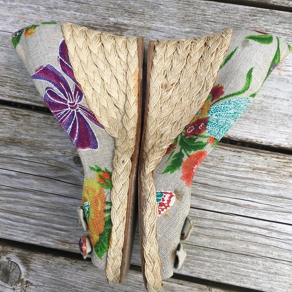 Stuart Weitzman Peep Toe Canvas Espadrille Wedge 8 - Picture 7 of 15